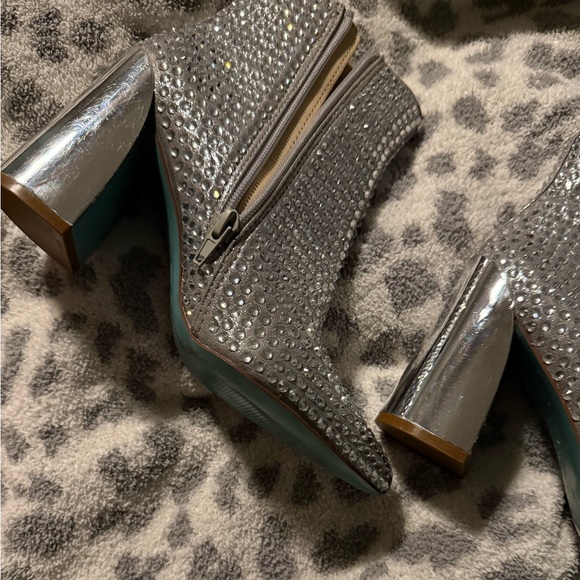 Betsey Johnson Rhinestone Sparkle Western Elegant Silver Studded Women's Boots - Picture 7 of 7